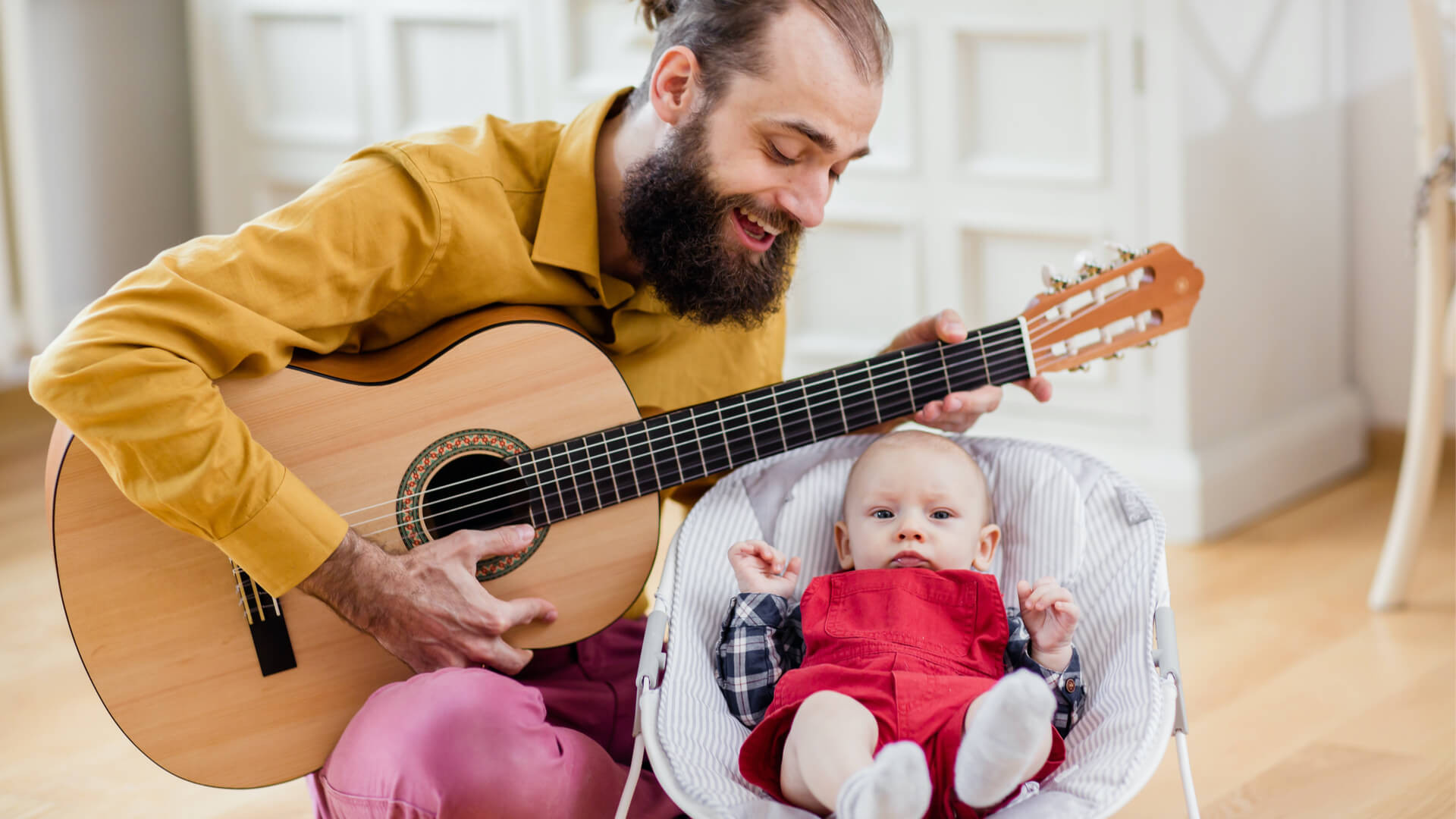 father-singing-to-toddler