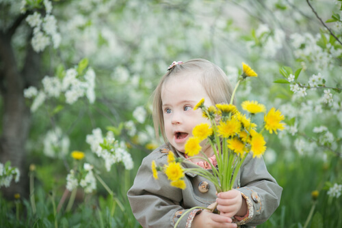 girl-holding-flowers